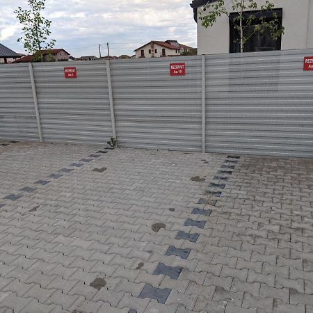 Alina'S Deluxe Apartment And Free Private Parking Dumbravita  外观 照片